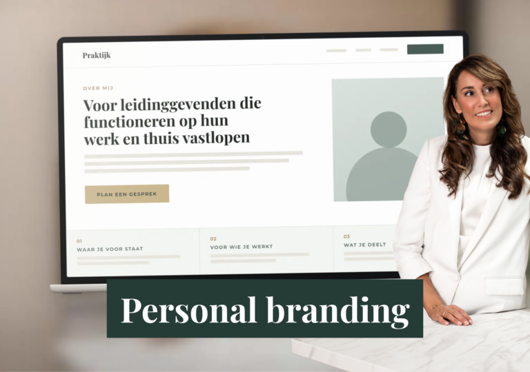 Laptop met een over-mij-pagina waarop personal branding zichtbaar is: voor wie de coach werkt en waar zij voor staat